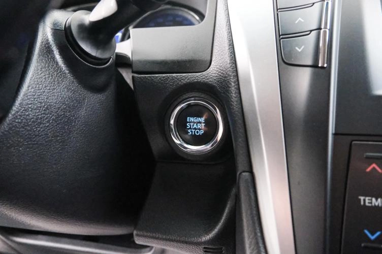 Toyota Camry 18 из 25