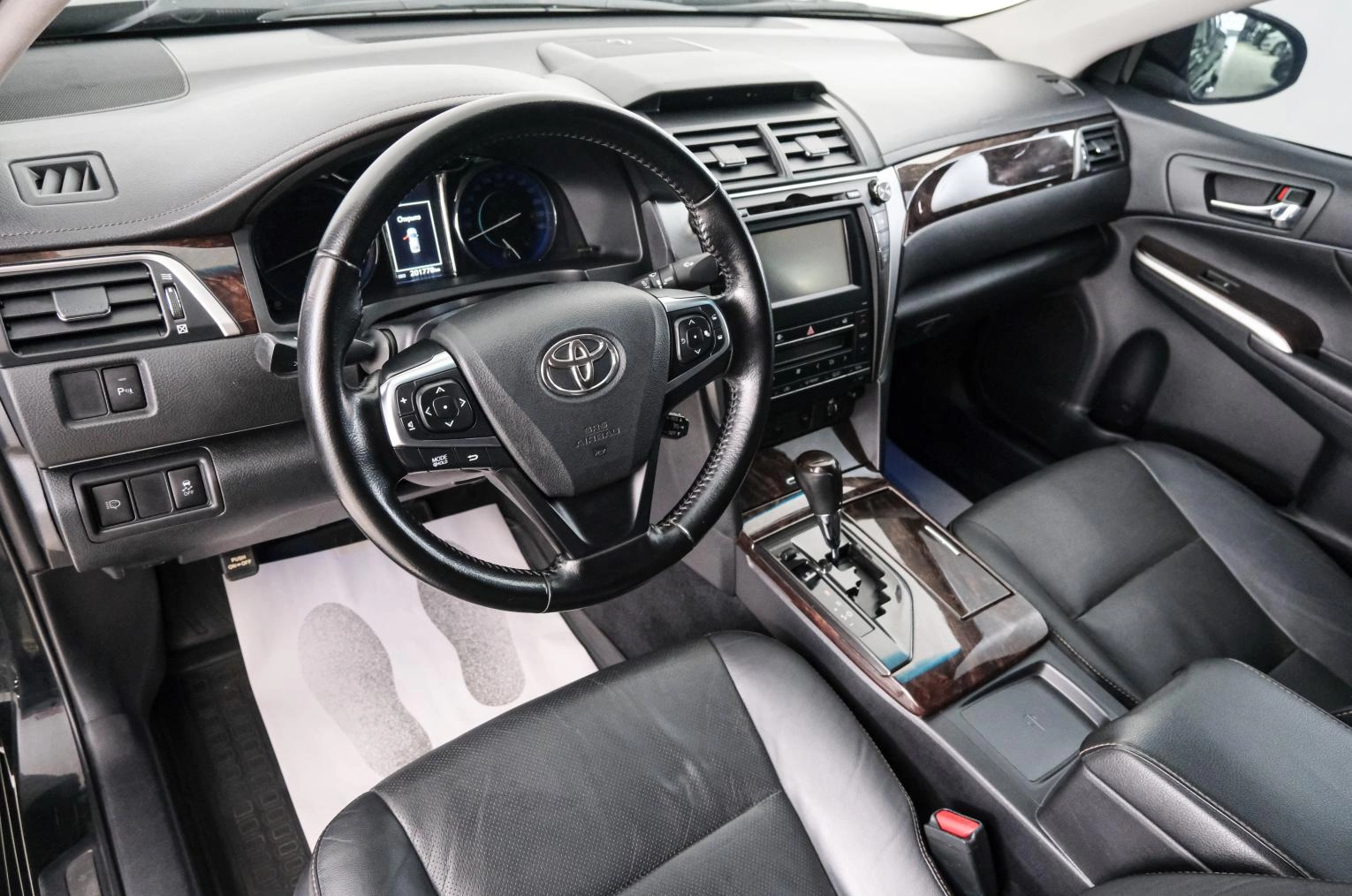 Toyota Camry 8 из 25