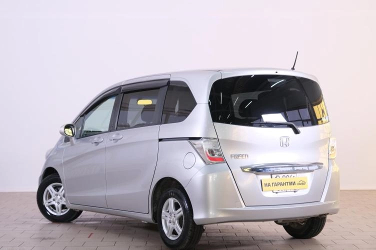 Honda Freed 4 из 6