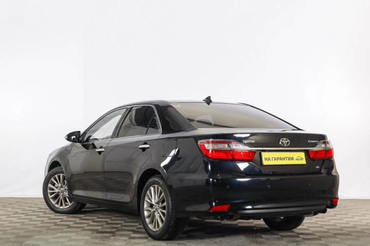 Toyota Camry 4 из 6