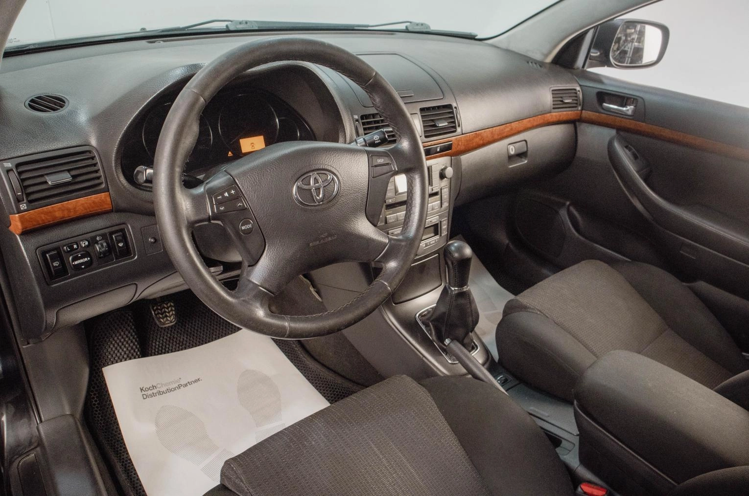 Toyota Avensis 7 из 16