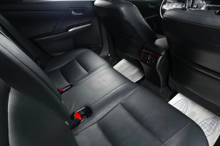 Toyota Camry 9 из 19
