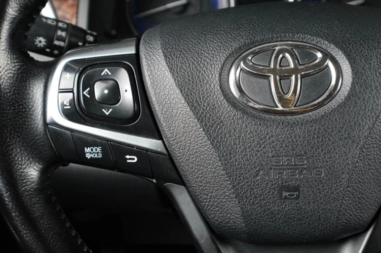 Toyota Camry 14 из 19