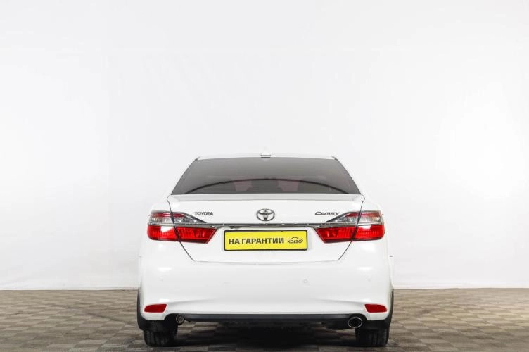 Toyota Camry 5 из 6