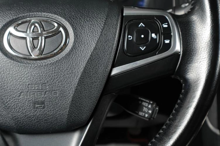 Toyota Camry 15 из 19