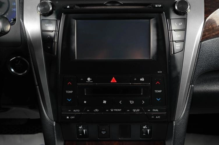 Toyota Camry 17 из 19