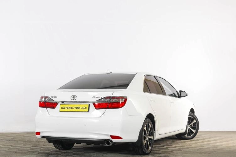 Toyota Camry 6 из 6