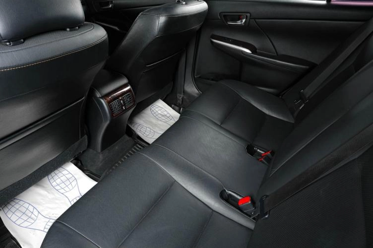 Toyota Camry 8 из 19