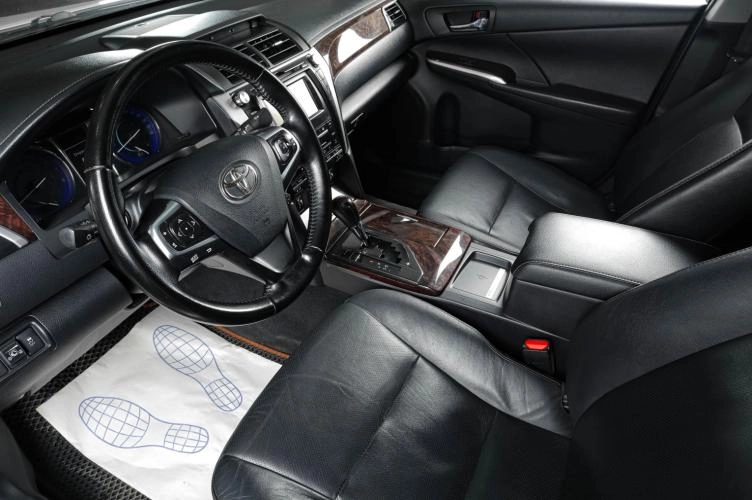Toyota Camry 7 из 19