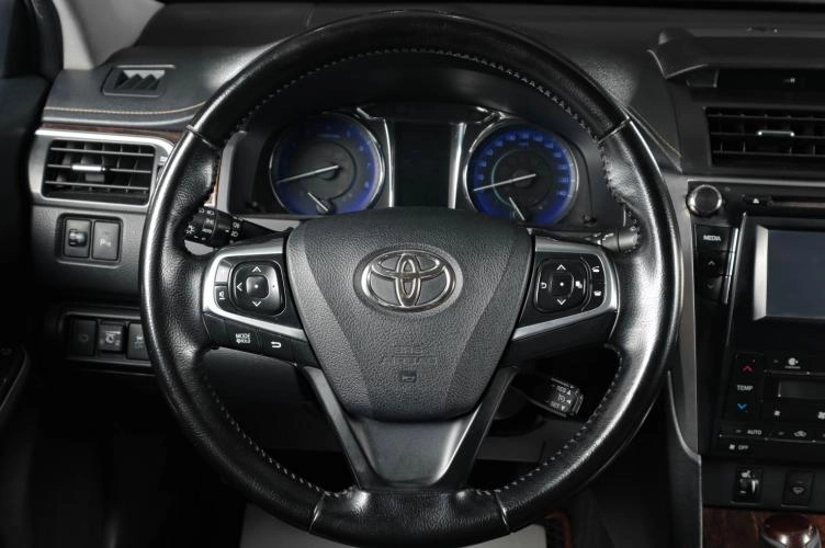 Toyota Camry 13 из 19