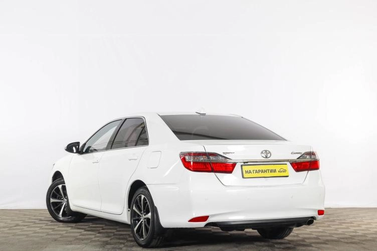 Toyota Camry 4 из 6