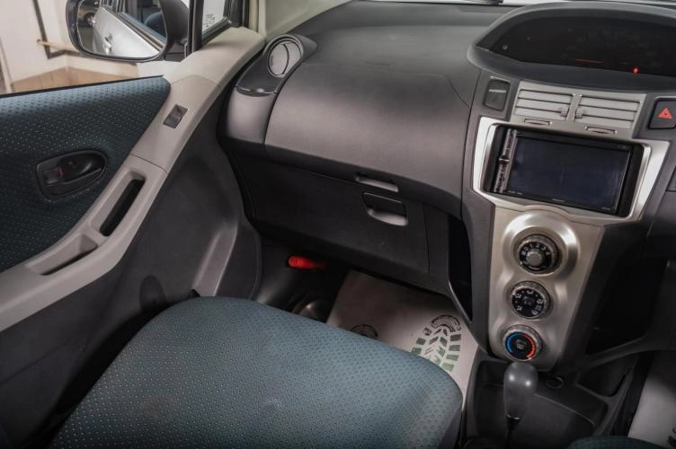 Toyota Vitz 11 из 17