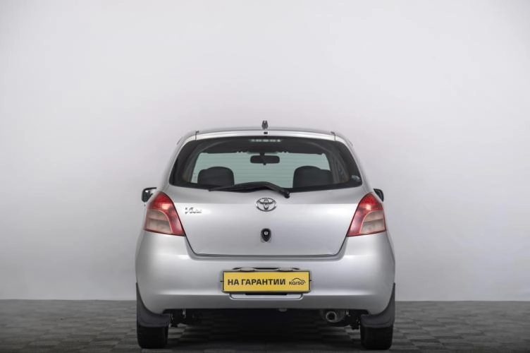 Toyota Vitz 4 из 6