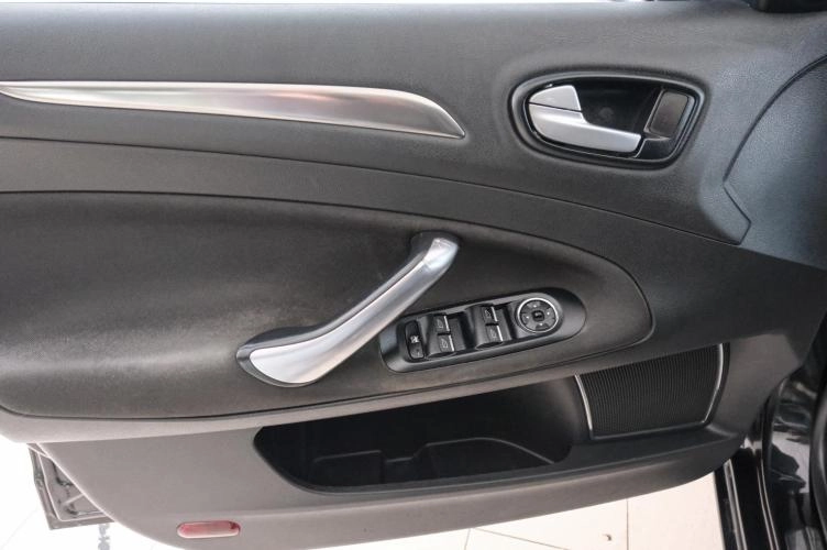 Ford Mondeo 19 из 22