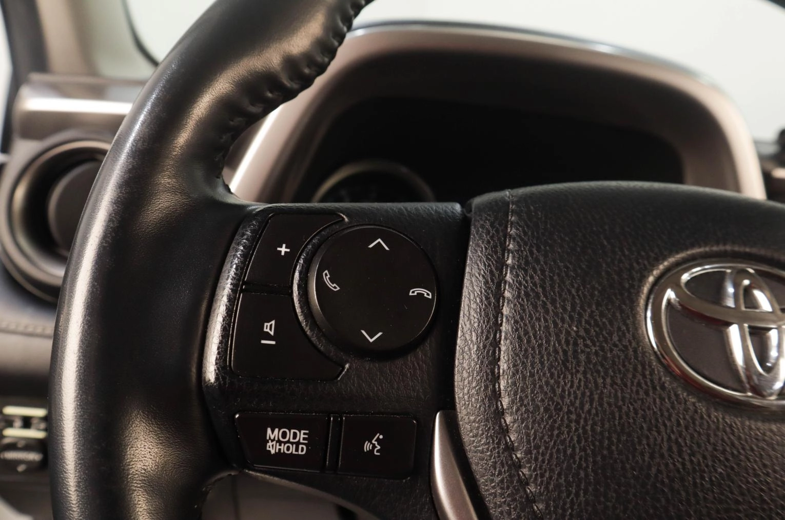 Toyota RAV4 10 из 17