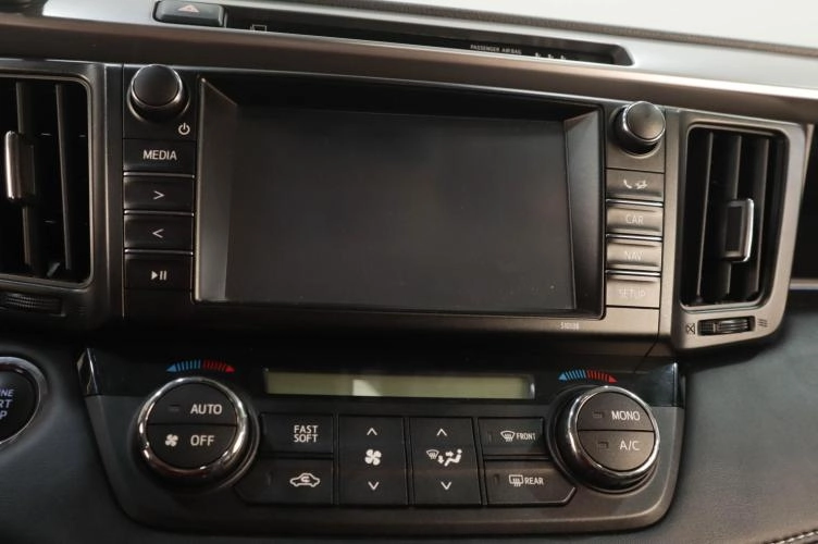 Toyota RAV4 13 из 17