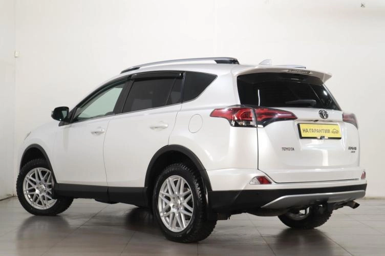 Toyota RAV4 4 из 6