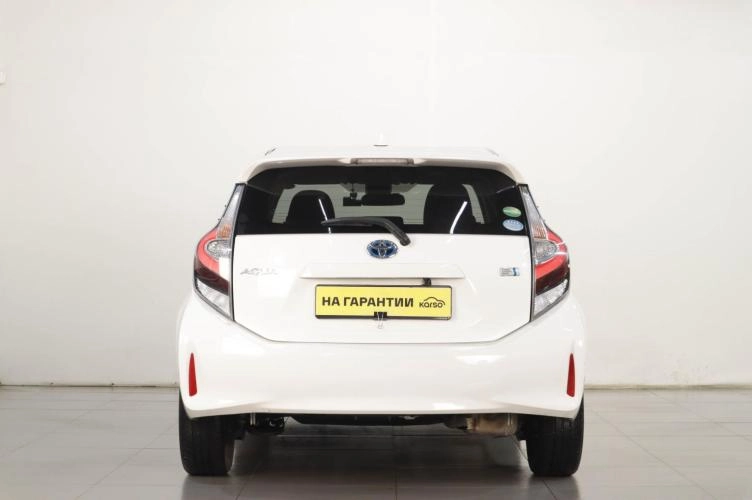Toyota Aqua 5 из 6