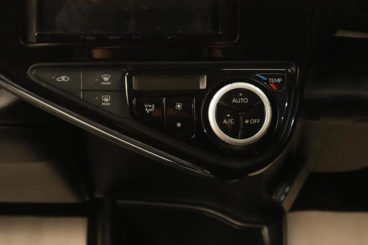 Toyota Aqua 15 из 19