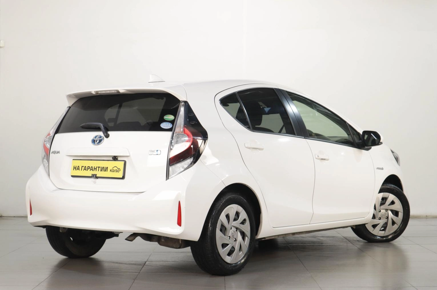 Toyota Aqua 4 из 19