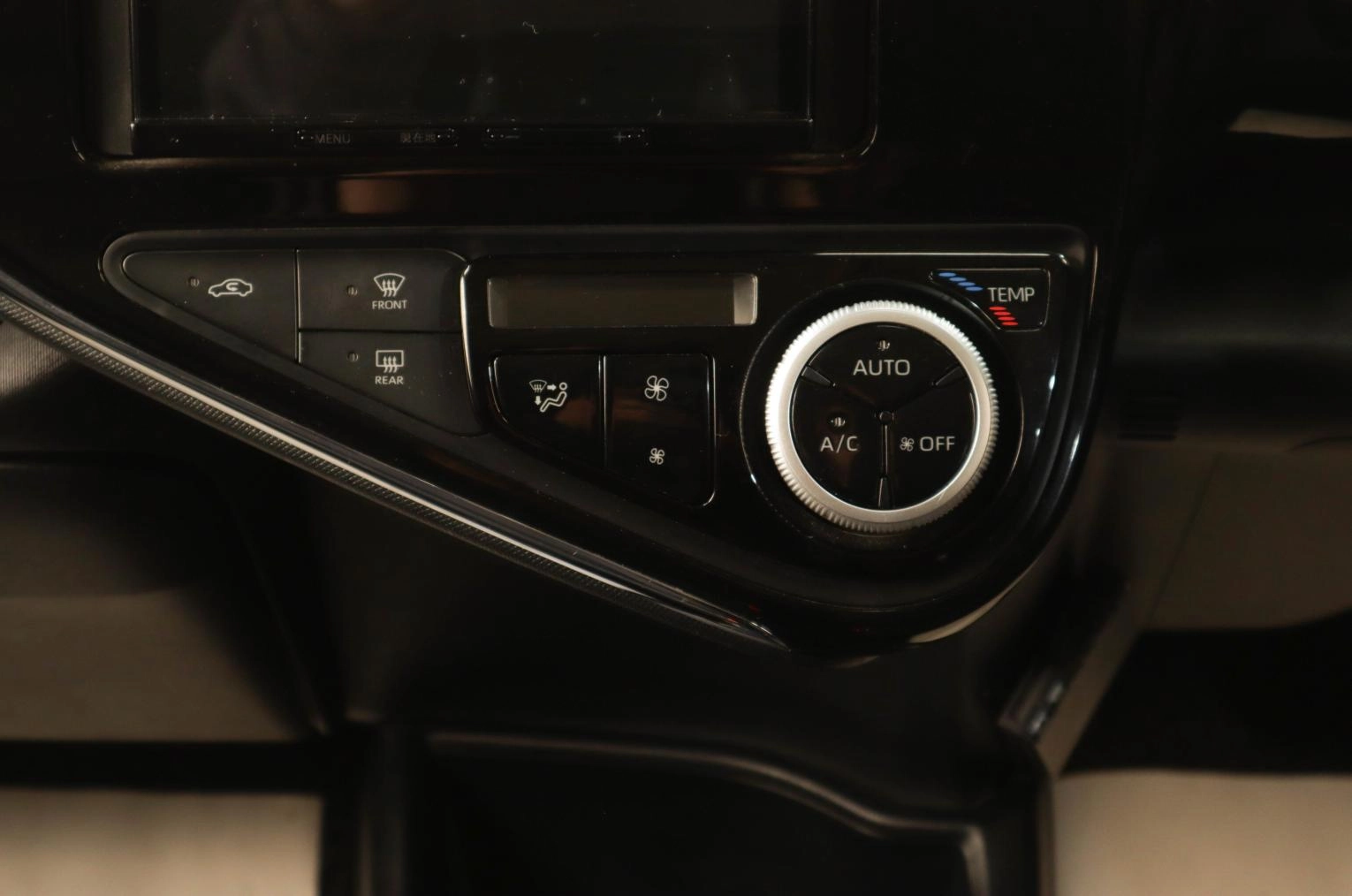 Toyota Aqua 15 из 19