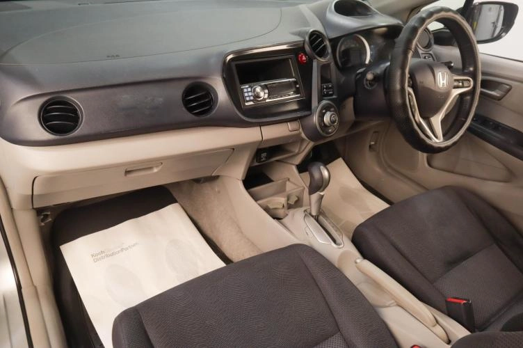 Honda Insight 8 из 19