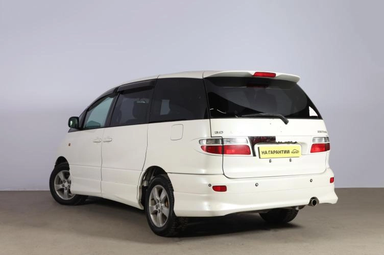 Toyota Estima 4 из 6