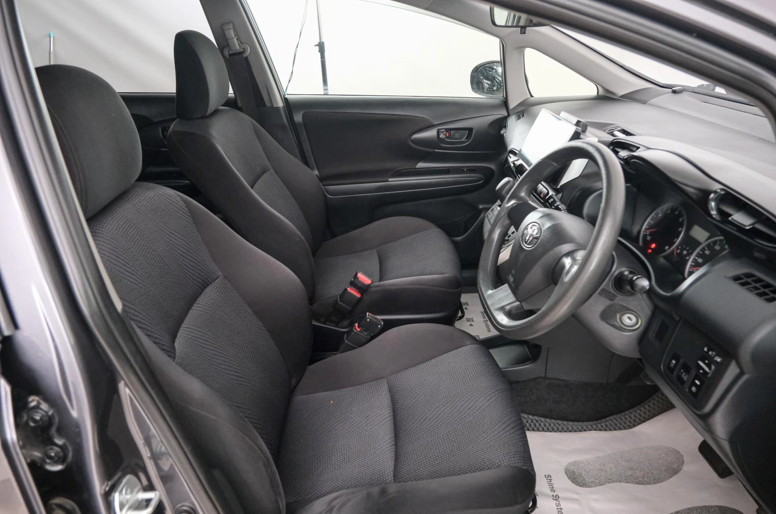 Toyota Wish 7 из 21