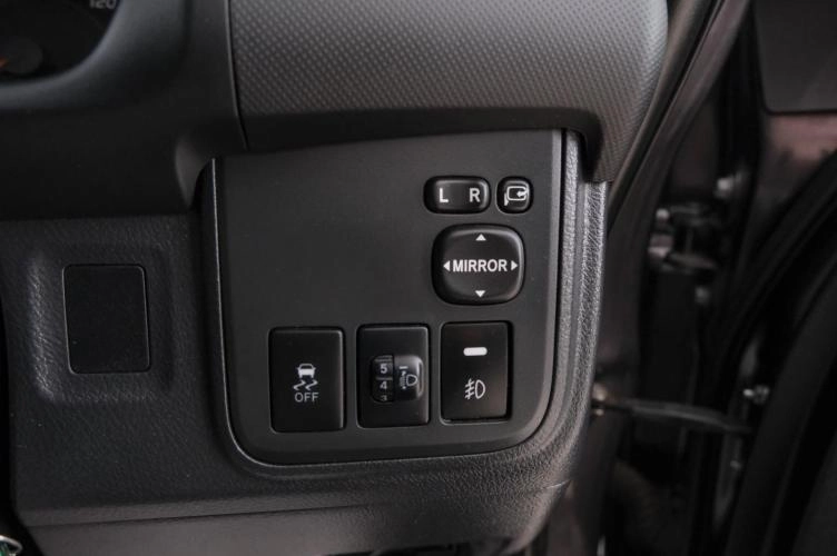Toyota Wish 17 из 21