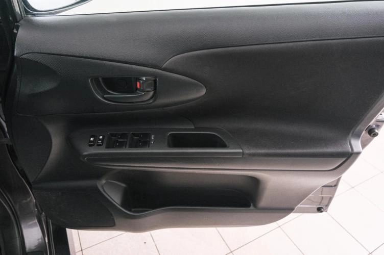Toyota Wish 18 из 21