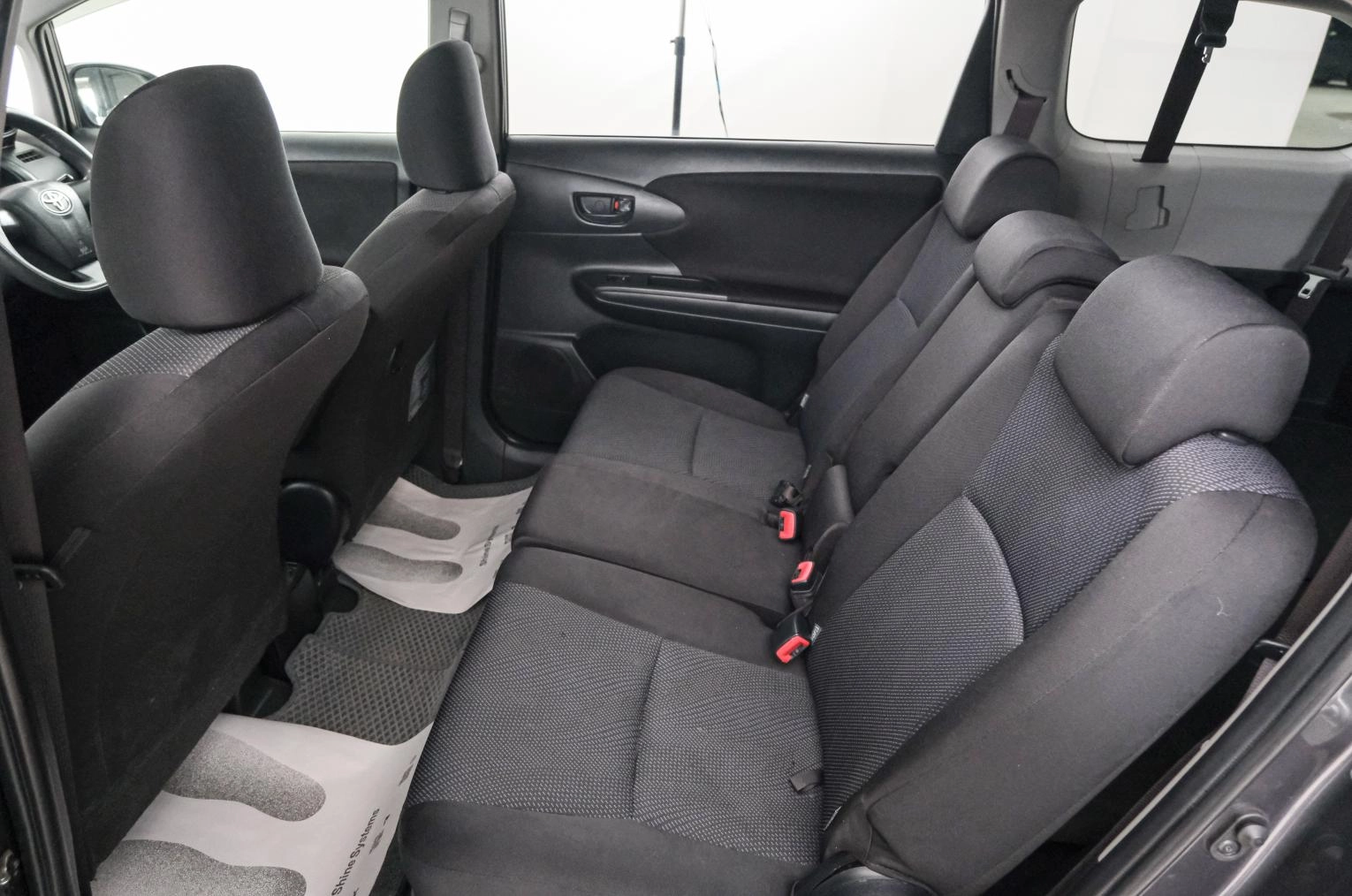 Toyota Wish 19 из 21
