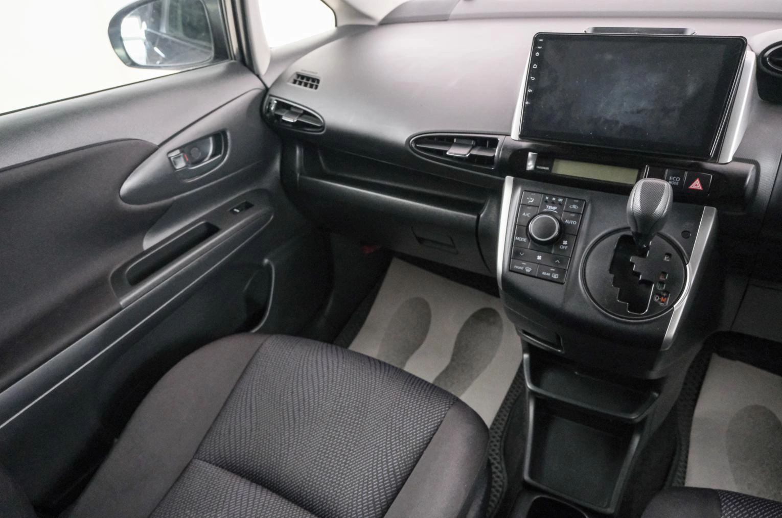 Toyota Wish 11 из 21