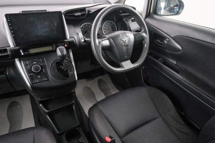 Toyota Wish 9 из 21