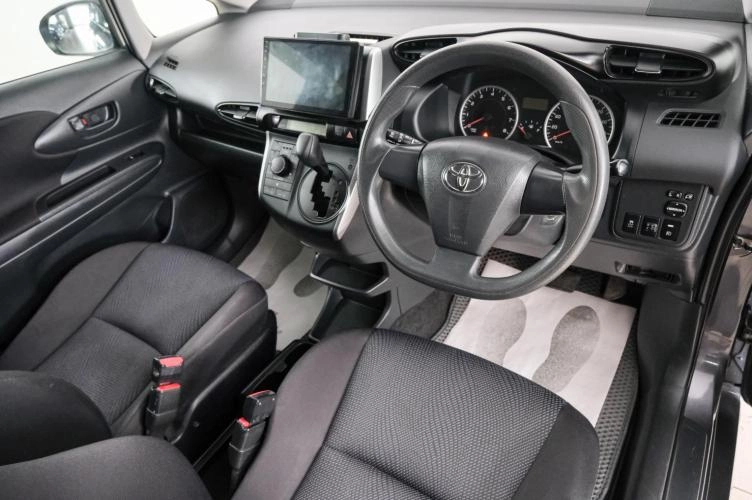 Toyota Wish 8 из 21