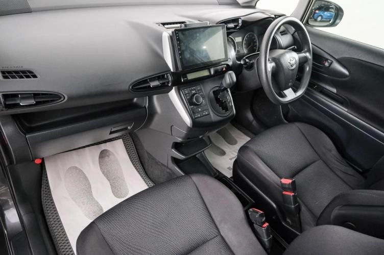 Toyota Wish 12 из 21
