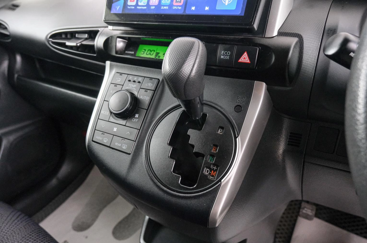 Toyota Wish 16 из 21