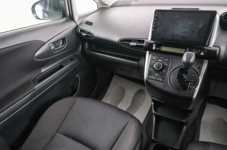 Toyota Wish 11 из 21