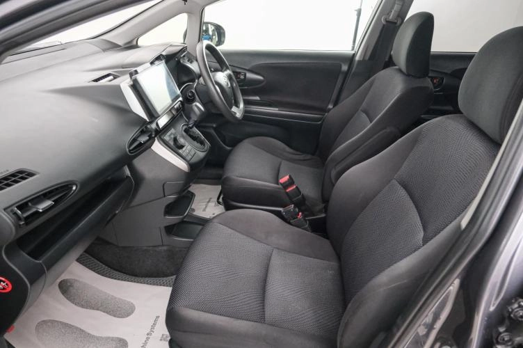 Toyota Wish 13 из 21