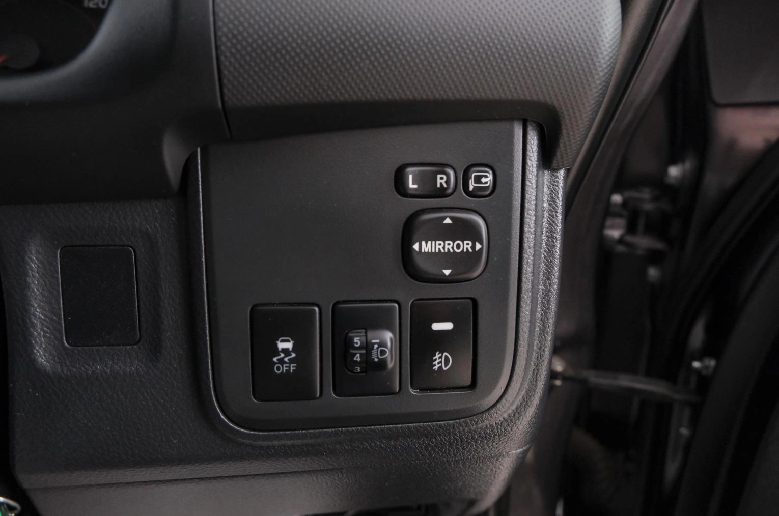 Toyota Wish 17 из 21