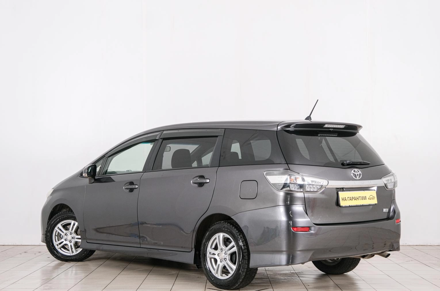 Toyota Wish 4 из 21