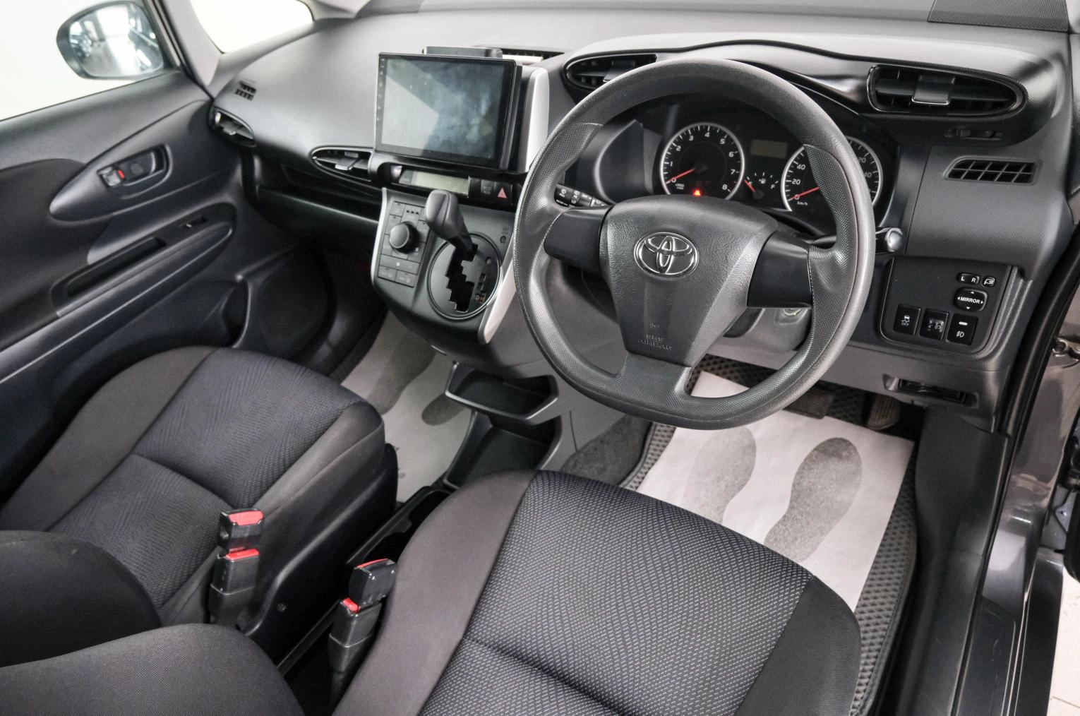 Toyota Wish 8 из 21