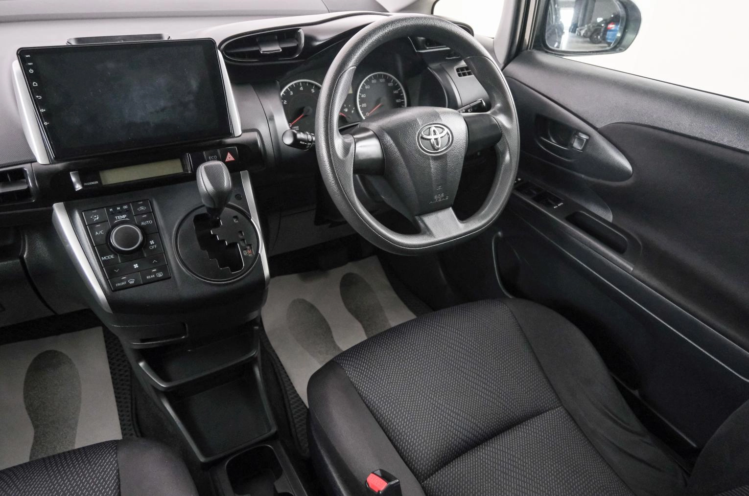 Toyota Wish 9 из 21