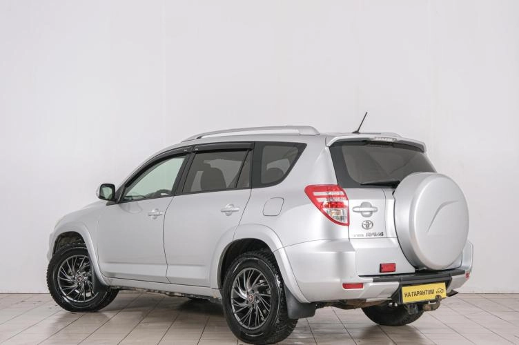 Toyota RAV4 3 из 6