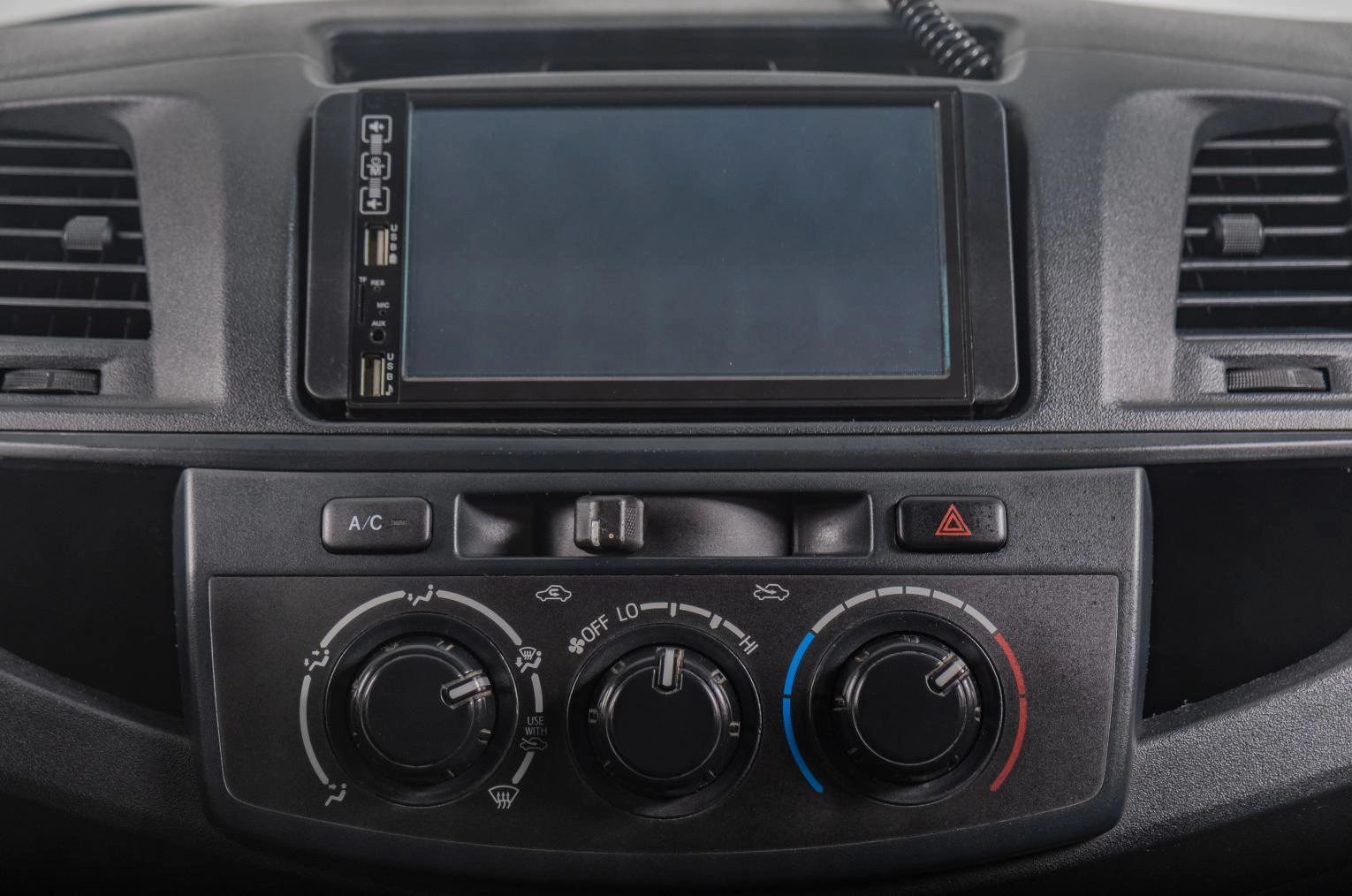 Toyota Hilux 13 из 16