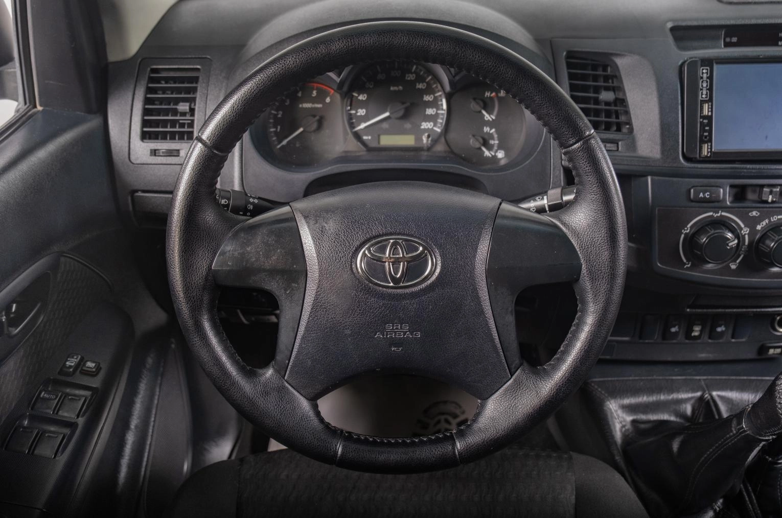 Toyota Hilux 12 из 16