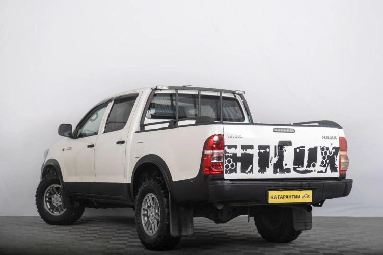 Toyota Hilux 5 из 6