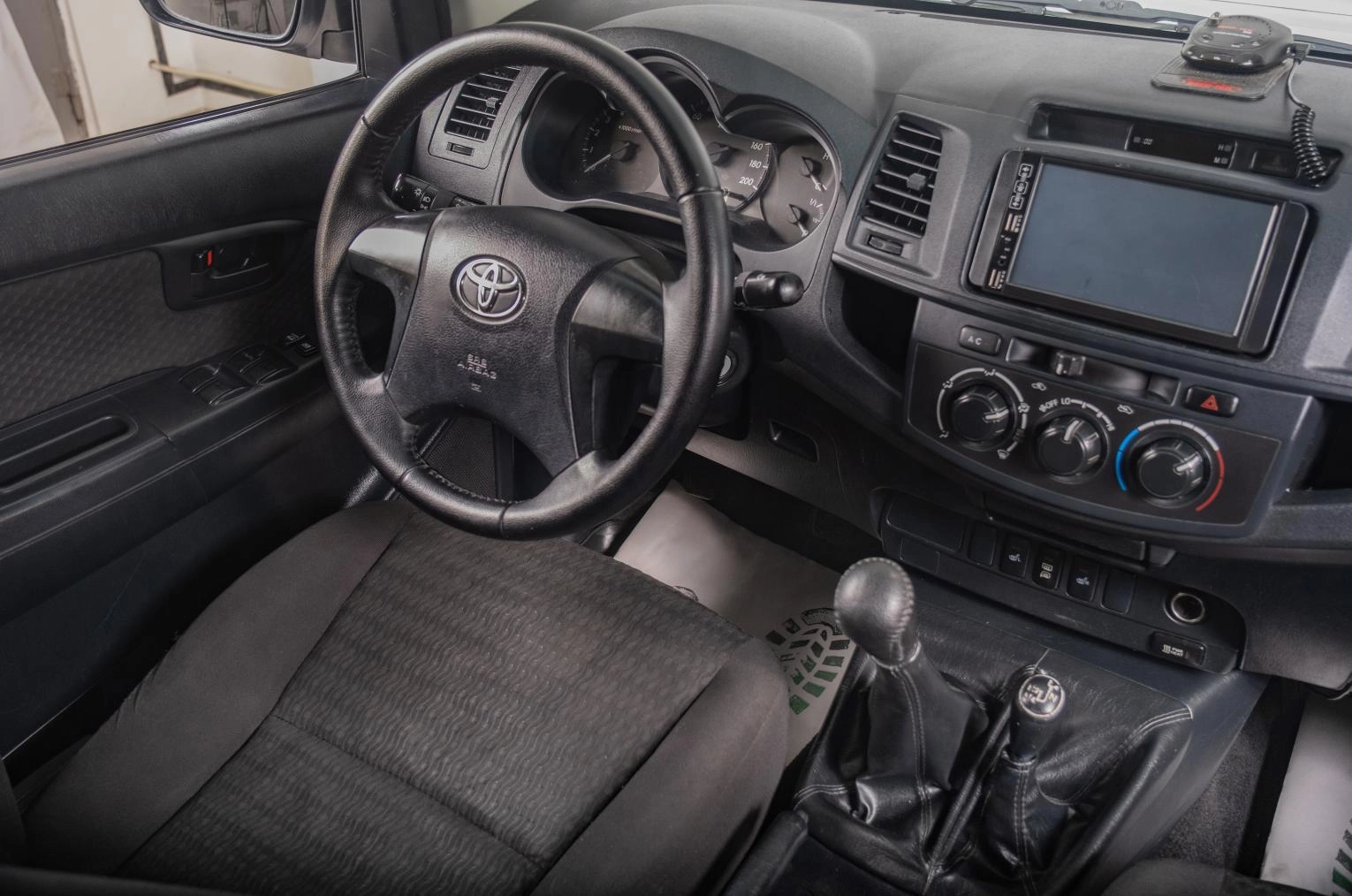 Toyota Hilux 9 из 16