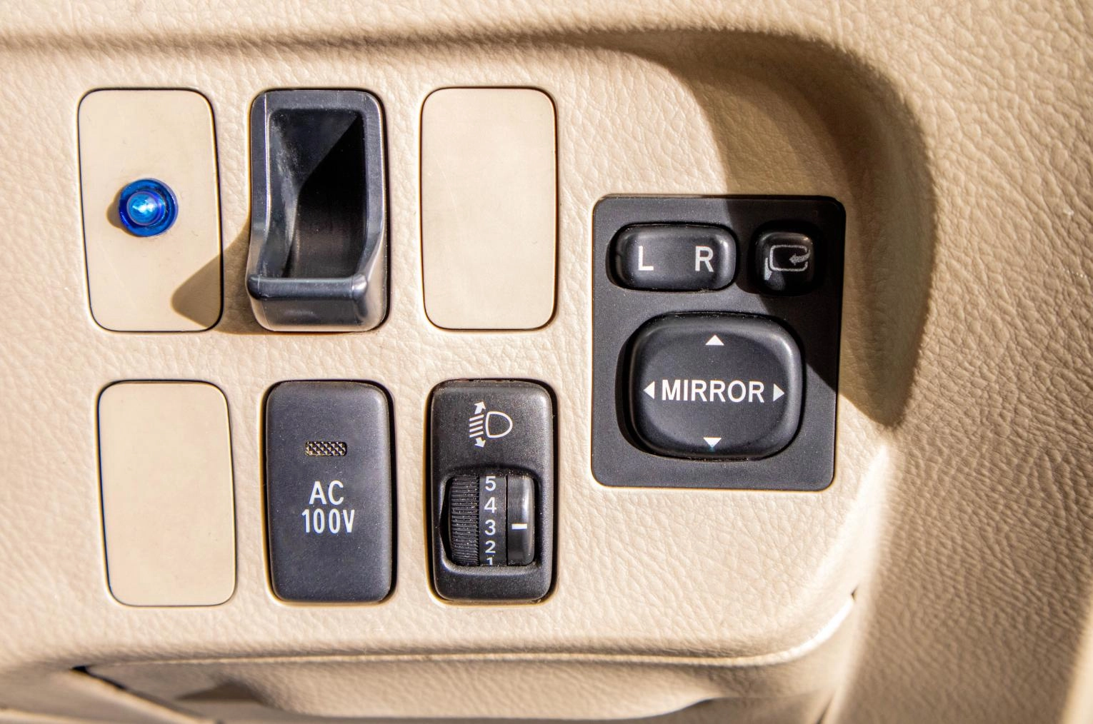 Toyota Ipsum 13 из 23