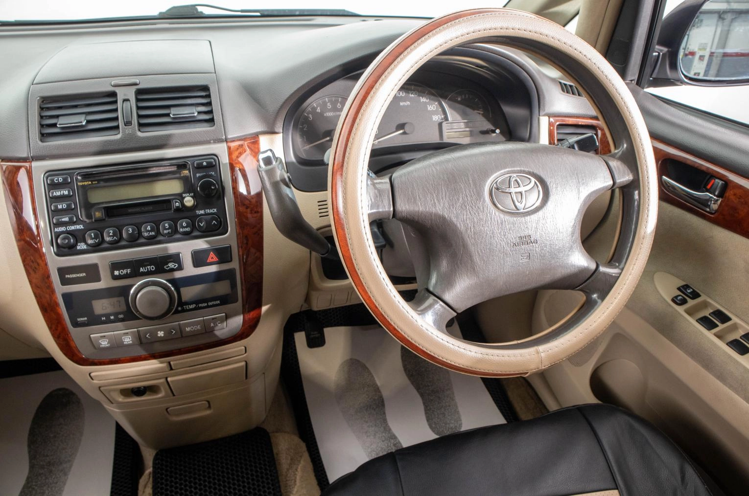 Toyota Ipsum 15 из 23