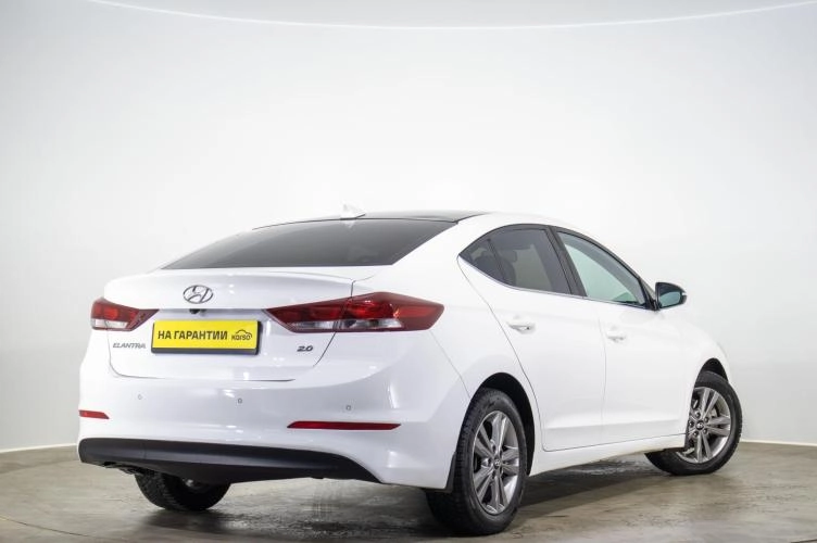 Hyundai Elantra 4 из 6